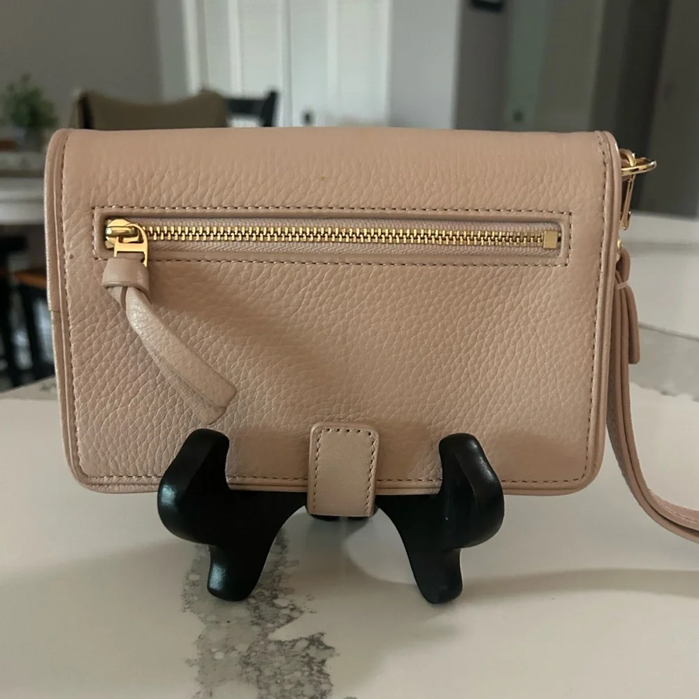 ••EUC Tory Burch Beige Smartphone Pebbled Leather Wallet Gold Tone Hardware - Picture 8 of 9